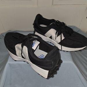 New Balance 327 - Black and White, Black Bottom. 9.5 Men's. EUC